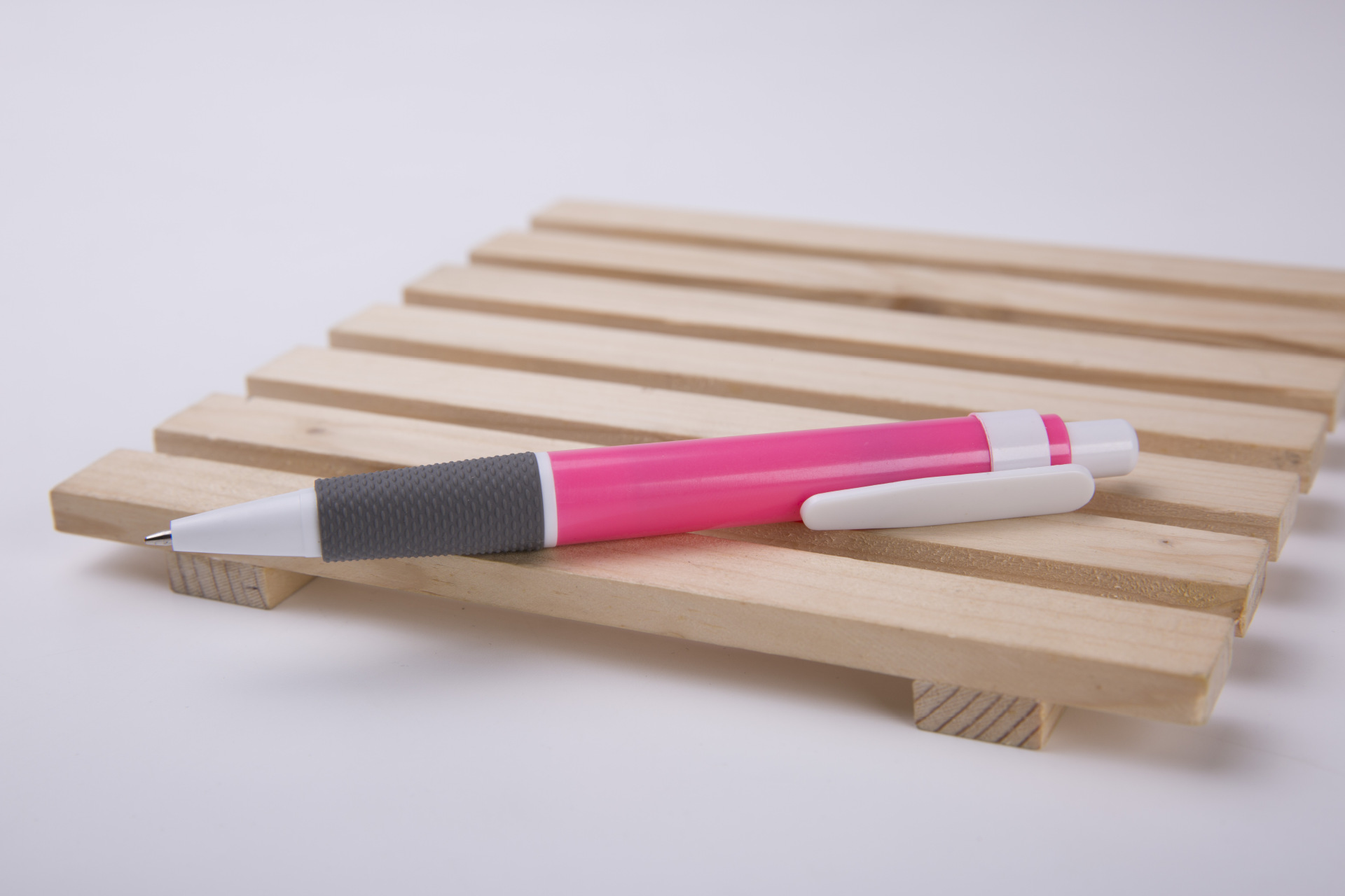 Bolígrafo publicitario personalizado LOGO bolígrafo médico bebida promocionada código QR promocionada APP bolígrafo hotelero bolígrafo al por mayor