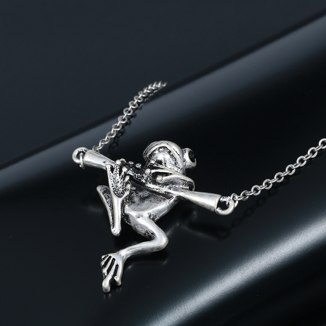Fashionable necklace for men and women