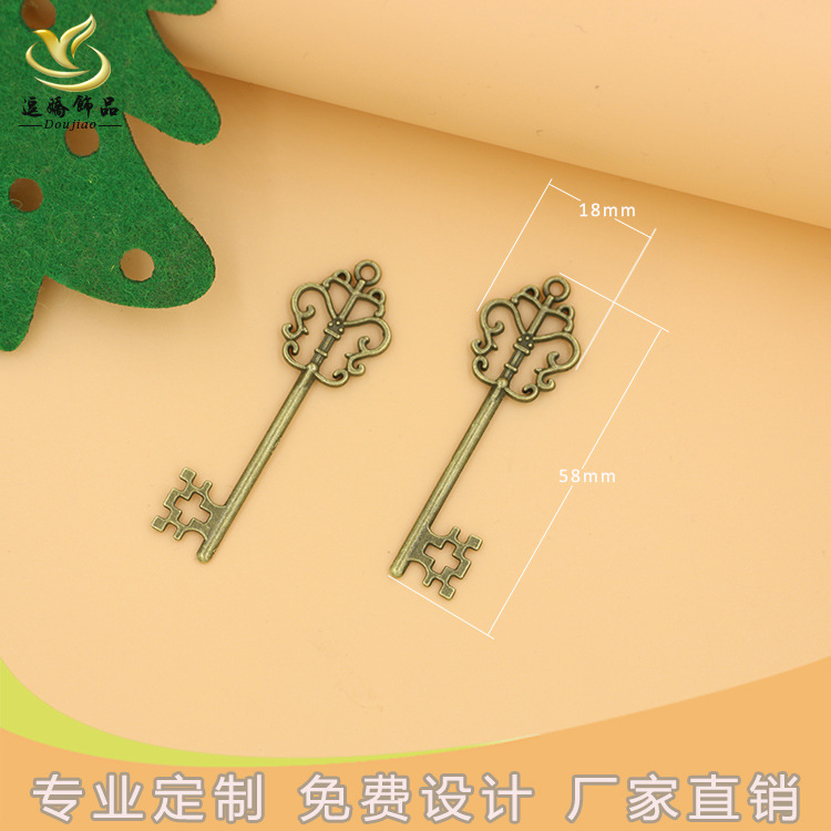 DIY aleación collar Accesorios Estilo Europeo hueco exquisito tallado accesorios clave suéter cadena colgante