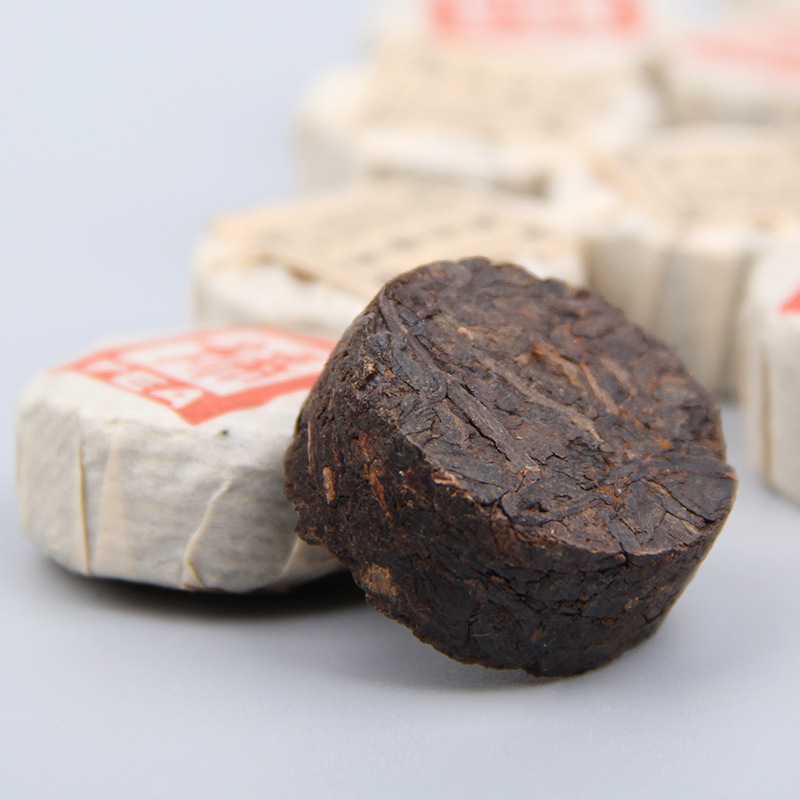 Wholesale Yunnan Pu-erh ripe tea original flavor mini tea cakes made in 2003 small jade cakes