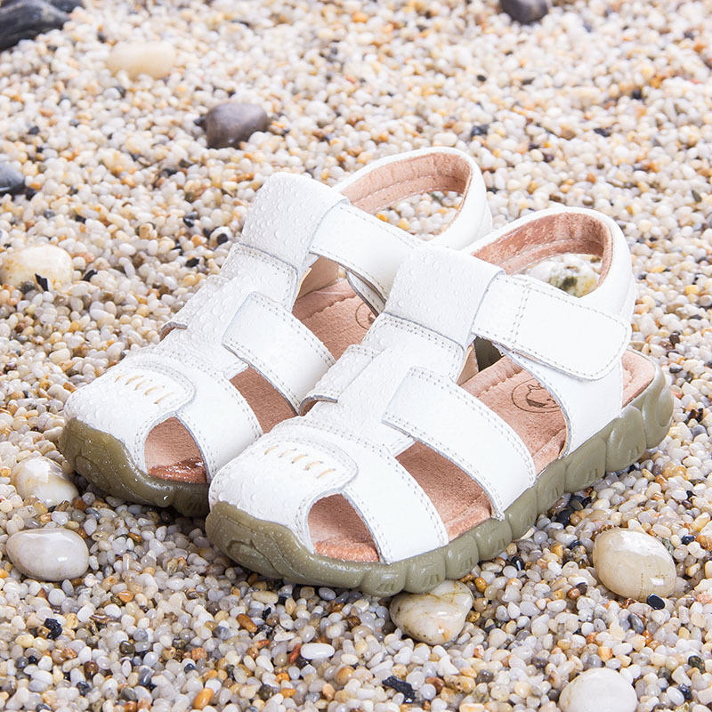 Fashionable children's beach footwear for men and women