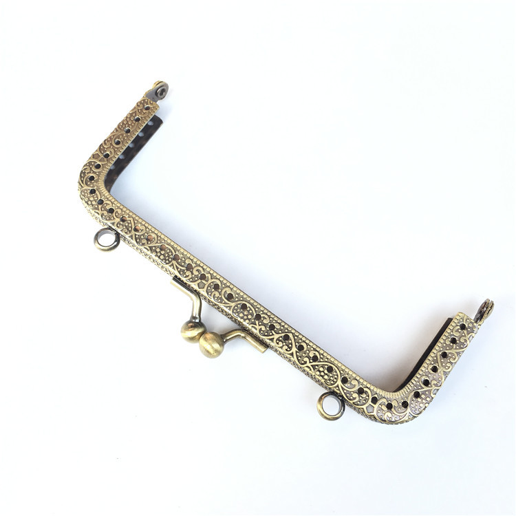 Sin stock, necesita hacer productos: 12.5CM máquina de relieve cuadrada de oro de bronce clásico DIY