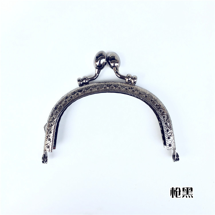 Orejas sin stock: 9.5CM cabezas de carro en relieve arqueado, cabeza de brotes de oro    El Buckle