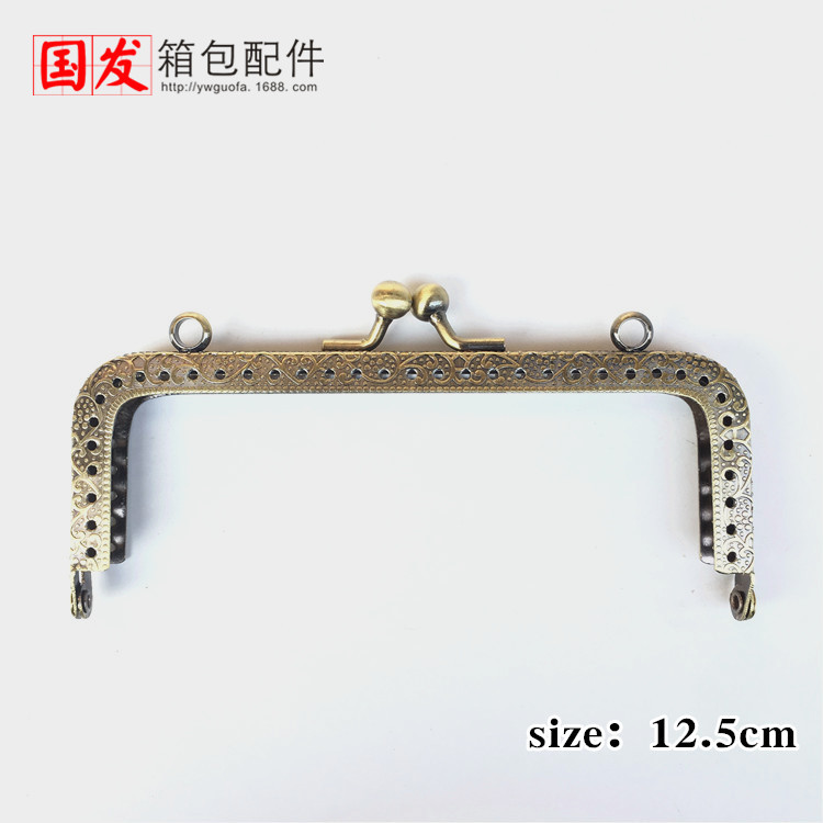 Sin stock, necesita hacer productos: 12.5CM máquina de relieve cuadrada de oro de bronce clásico DIY