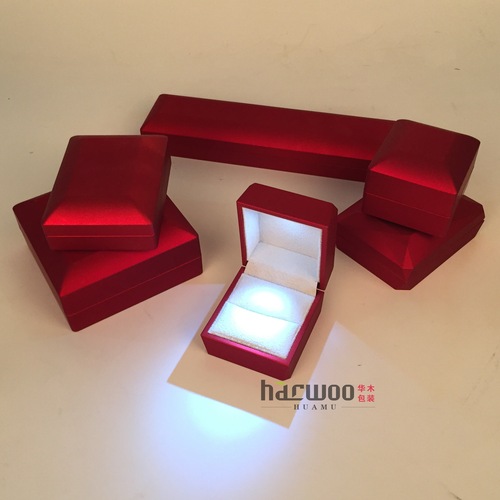Wholesale LED spotlight proposal jewelry box jewelry packaging box pendant bracelet ring necklace jewelry box