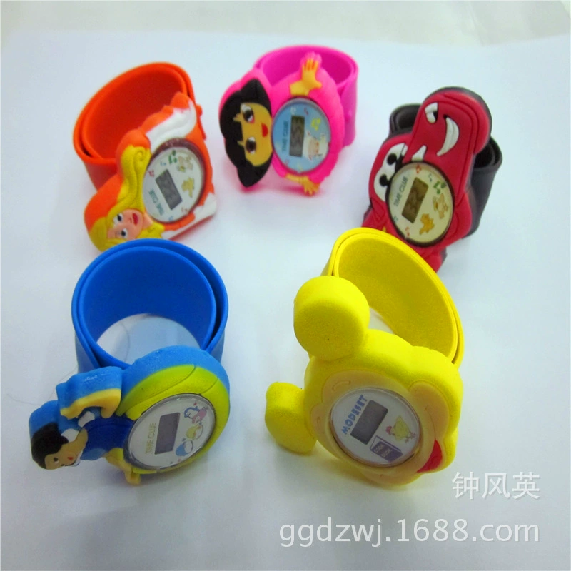 Электронные часы мультфильм часы силиконовые ракетки часы оптом практические подарки 5 юаней магазин Завод прямых продаж