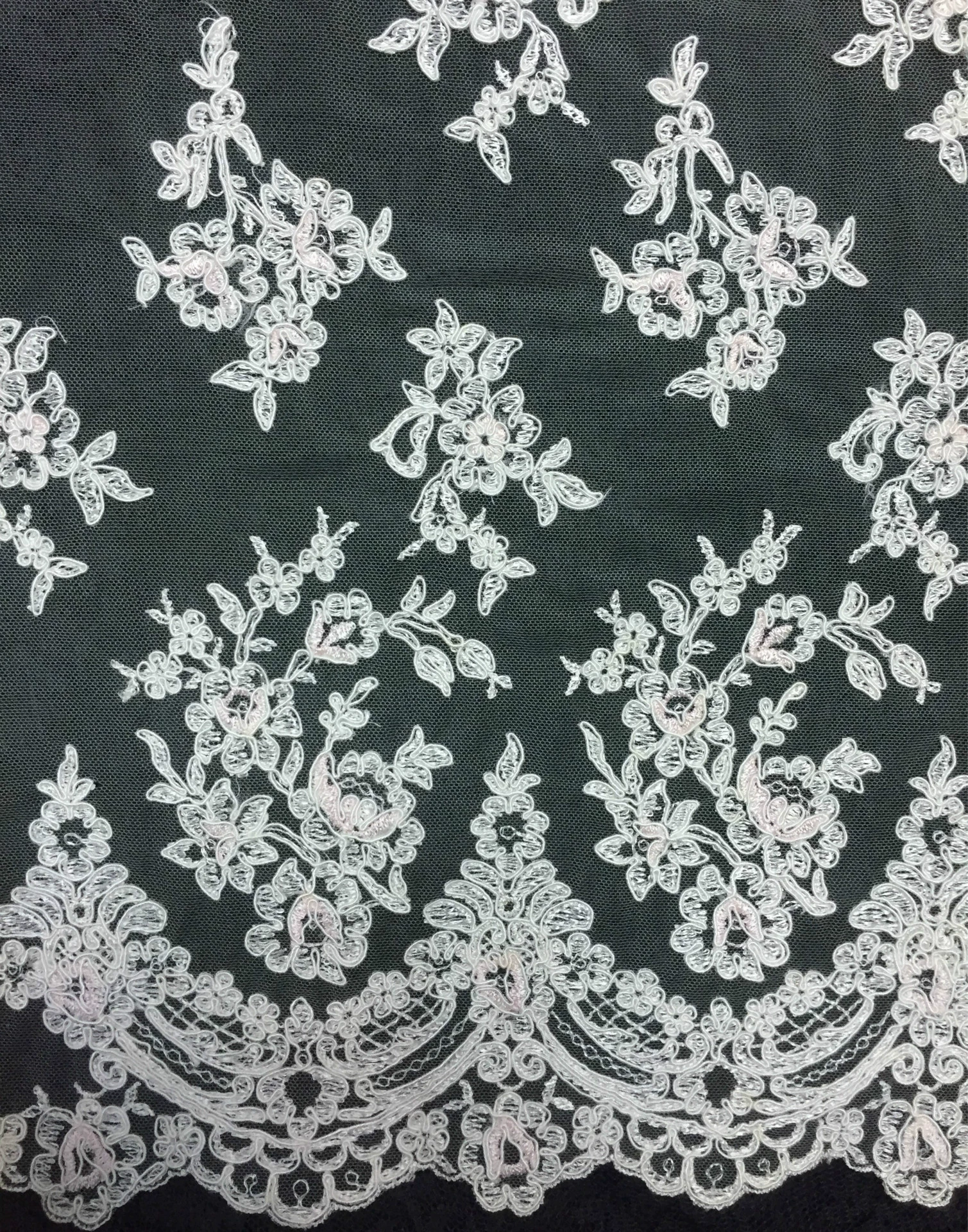 Производители поставляют Ладно Heavy Industry Computer Embroidery Lace Frames Wedding Dress Fashion Accessory Materials Beads and Caval