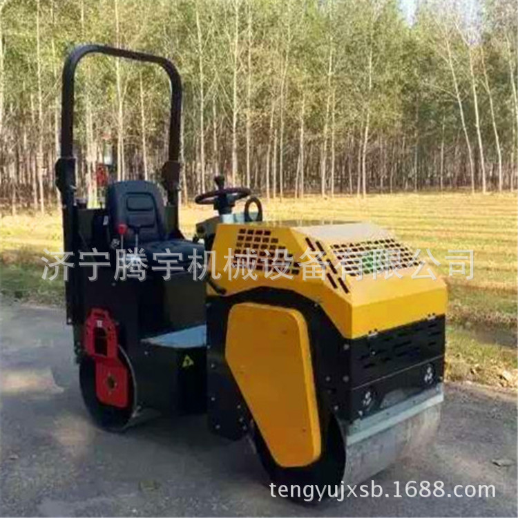 1吨双钢轮座驾压路机厂家 山东济宁全液压2吨振动压路机价格