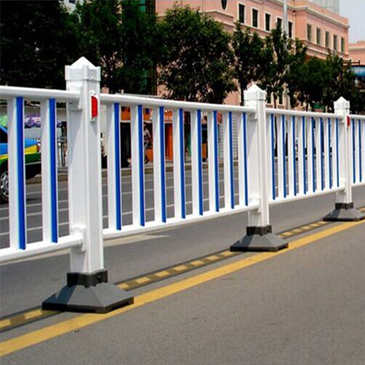 厂家生产道路护栏 市政护栏镀锌钢铁艺护栏 隔离护栏价格优惠