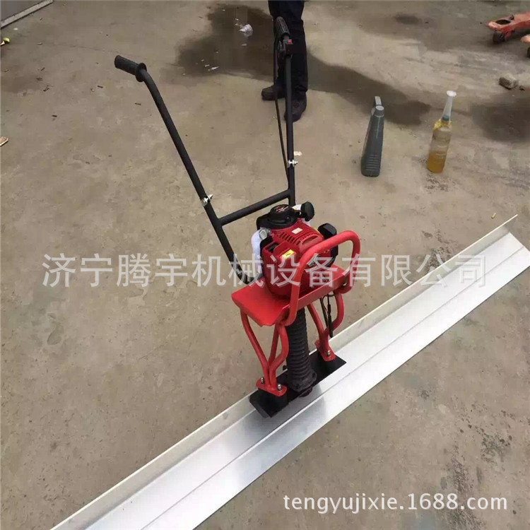 买手扶汽油振动尺多少钱一台电动振动尺混凝土路面 3米振捣尺子价