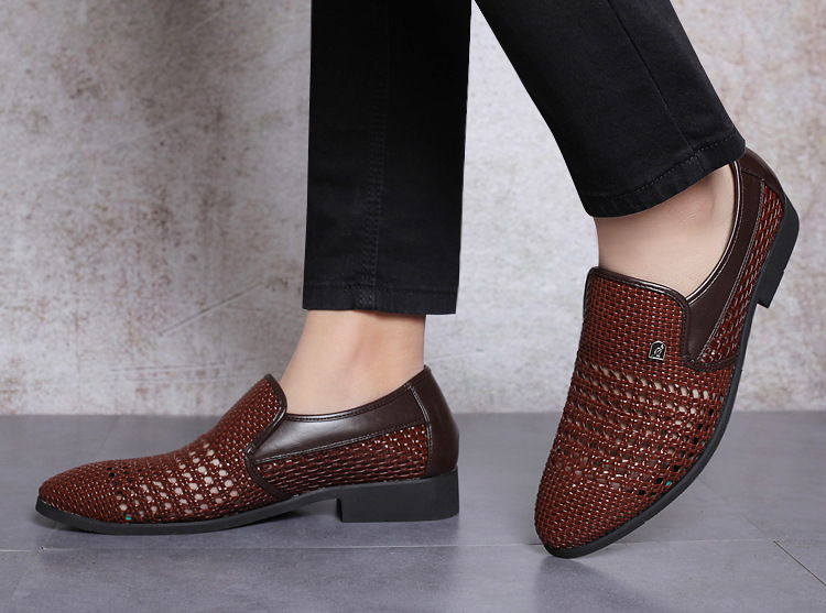 Directo de fábrica de verano nuevos hombres de negocios de cuero sandalias de fondo suave agujero zapatos de mediana edad y ancianos huecos tejidos zapatos de papá