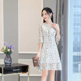 木瓜牛奶夏女装韩版五分袖中长款喇叭袖 V领连衣裙时尚显瘦印花裙