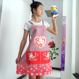 Factory wholesale cartoon fabric home strap apron padded twill peach velvet big pocket strap apron