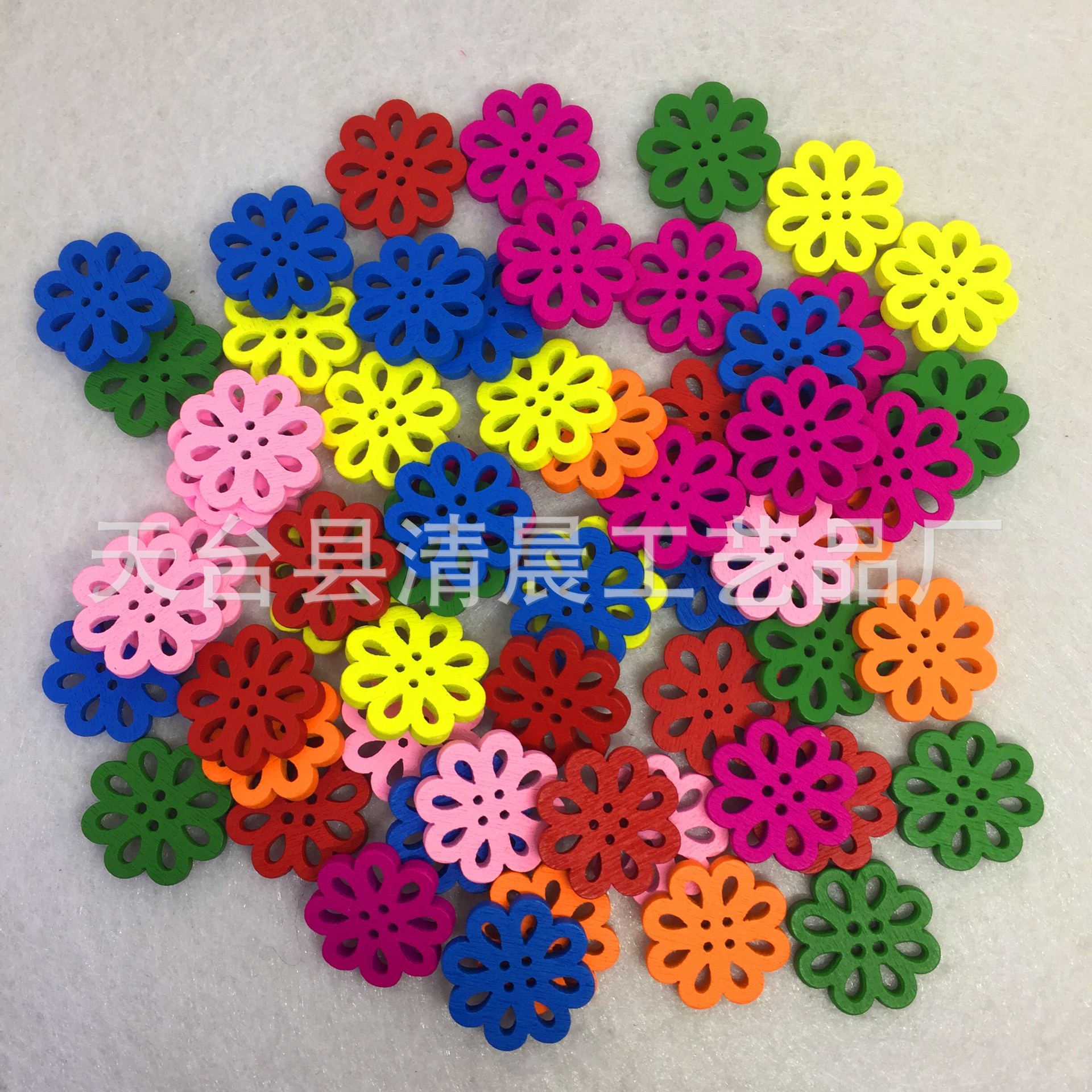 乱混彩色花朵四孔木质纽扣20mm 卡通木质纽扣菊花扣