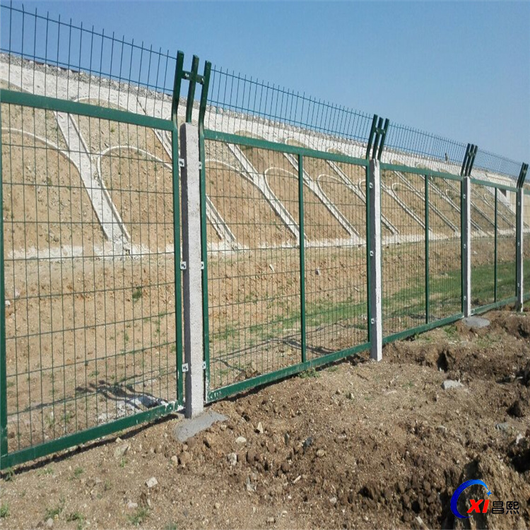 厂家现货铁路防护栅栏公路护栏网铁路金属网片铁路沿线防护网隔离