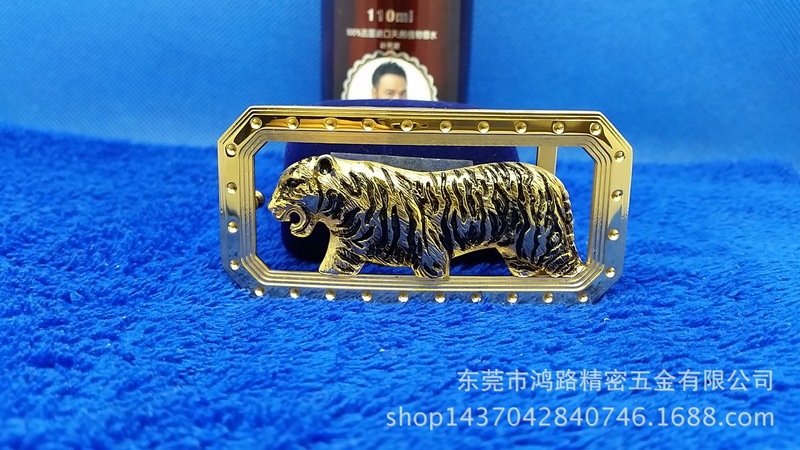 ステンレス製の四角形の下山虎皮ベルトバックル、細かい仕上がり。 純手磨き金属製ベルトバックル|undefined