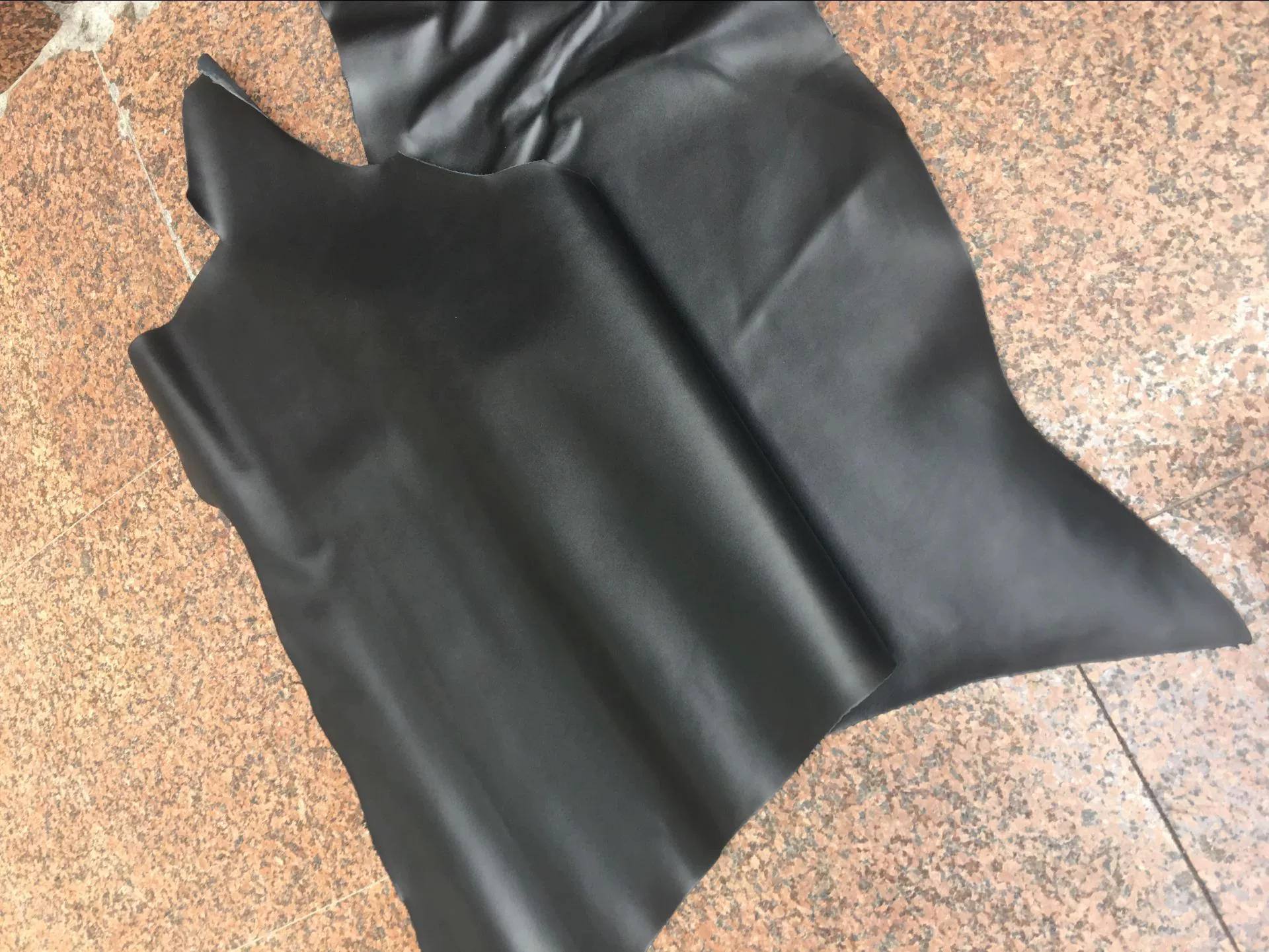 Split-layer cowhide, wet-processed cowhide, black