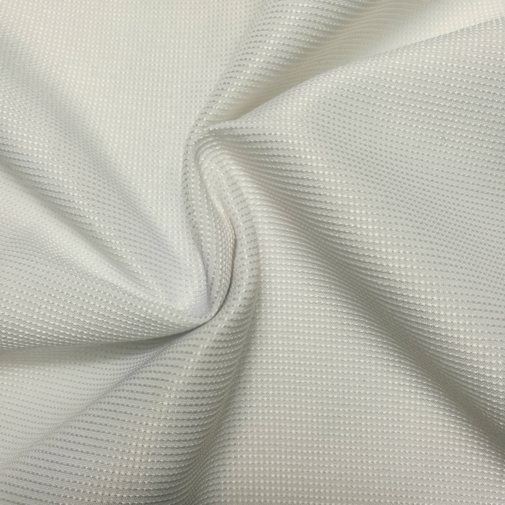 240T消光珍珠点春亚纺防水耐磨提花轻薄防寒羽绒服面料