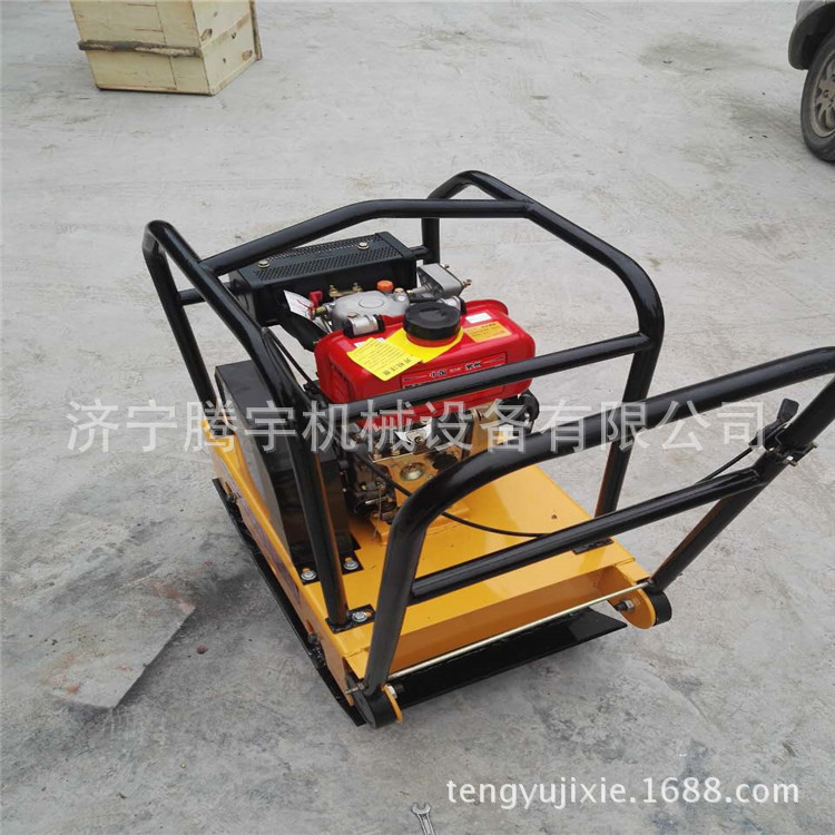 腾宇110型汽油双向平板夯多少钱一台混凝土沥青路面内燃平板夯厂