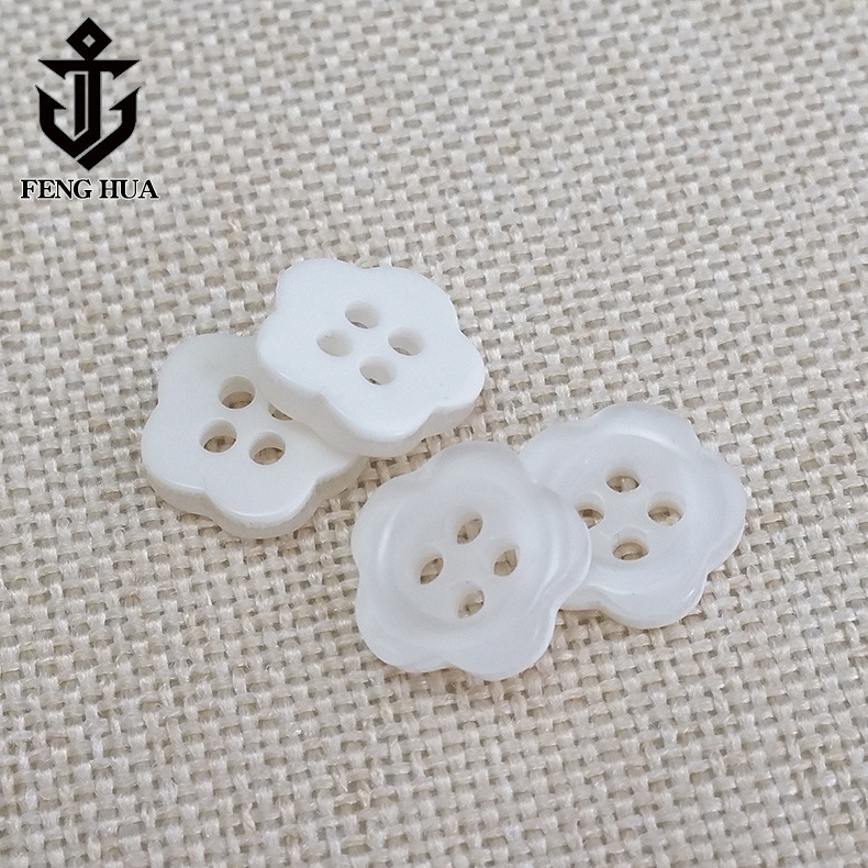 Plum Blossom Buttons Kidsren's Shirt T-Shirt Knitwear Buttons Round Four-Eye White Resin Buttons Clothing Buttons