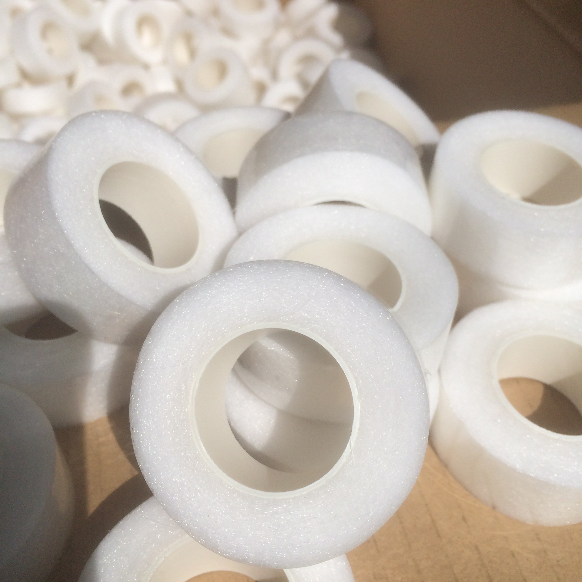 厂家直供小盘热熔胶网膜切片衣服下摆服装专用双面粘合衬粘性强