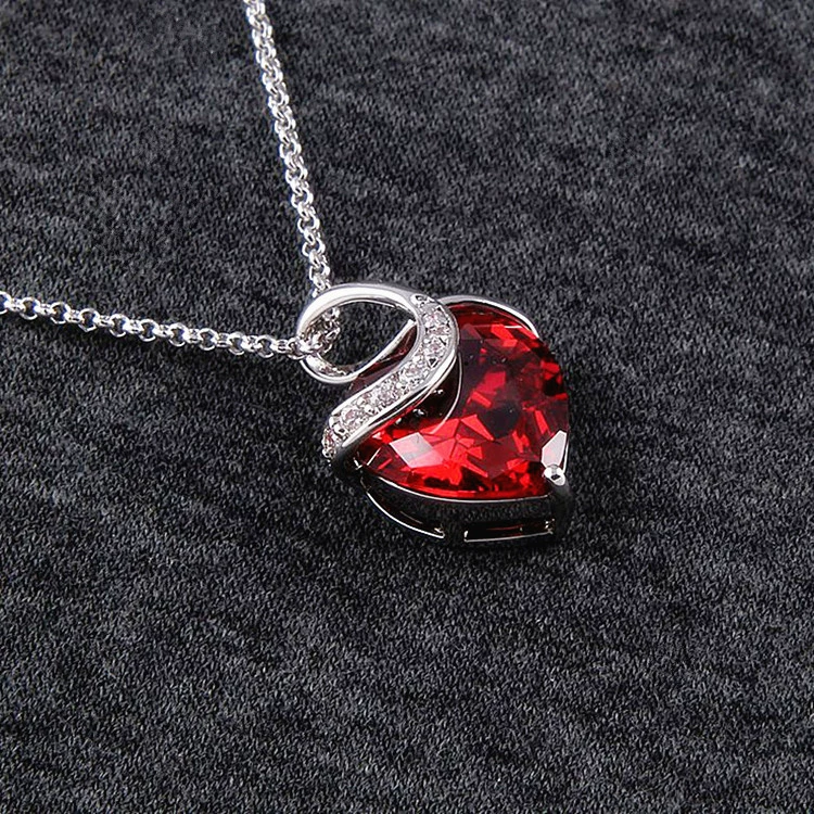 Кулон с сердцем из циркона, каменная инlay, 15×15 мм, серебристая подвеска