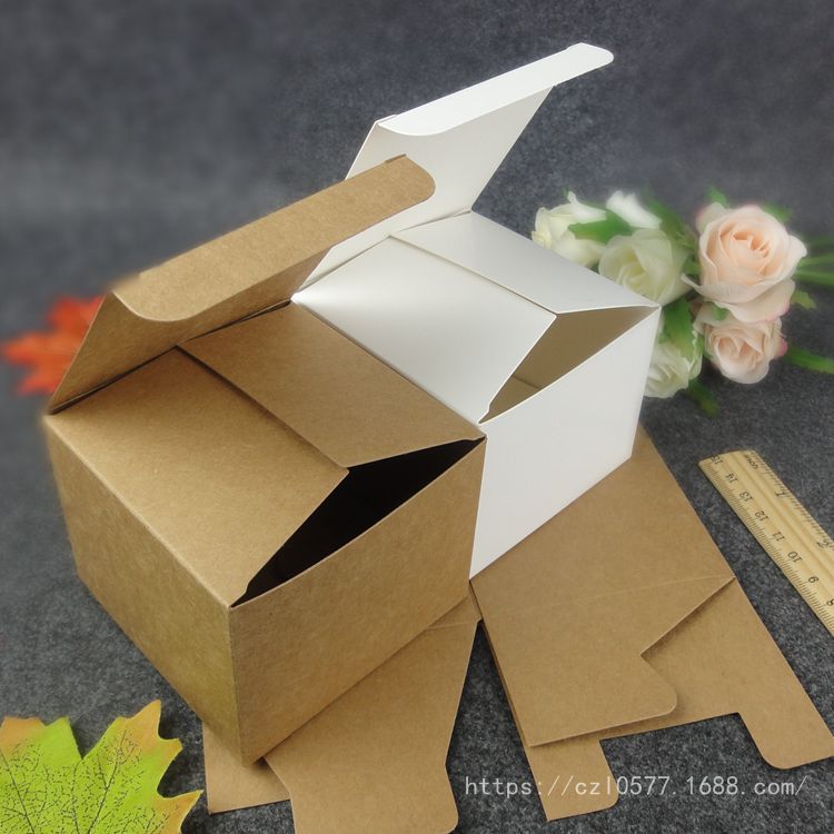 现货牛皮纸盒9x9x7cm 复古包装盒糕点特产副食品i翻盖纸盒扁白