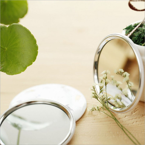 Cartoon small portable mirror