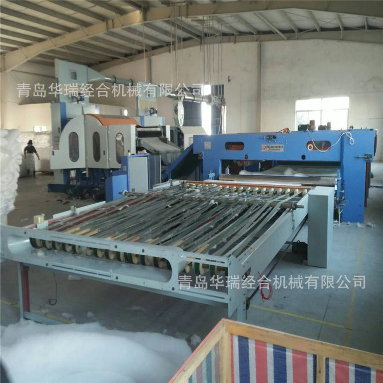 全自动化纤被设备   青岛华瑞经合机械制造化纤被设备