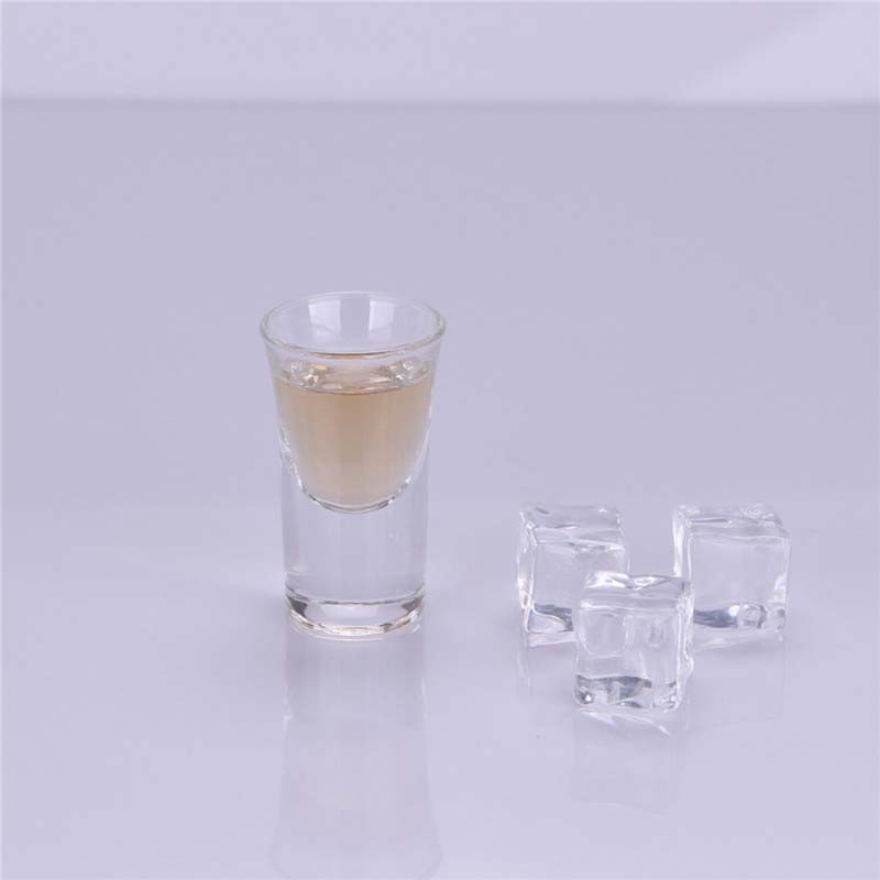 Copa de vino pequeña una taza de vino blanco vidrio hogar creativo espíritus vidrio KTV vidrio pequeño tamaño bala taza de vino al por mayor