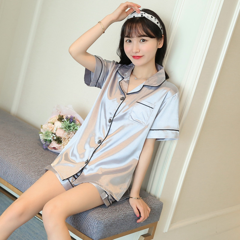 En stock pijamas de seda artificial de las mujeres de verano de manga corta de seda sexy ropa de casa delgada de dos piezas de seda de hielo pantalones cortos traje