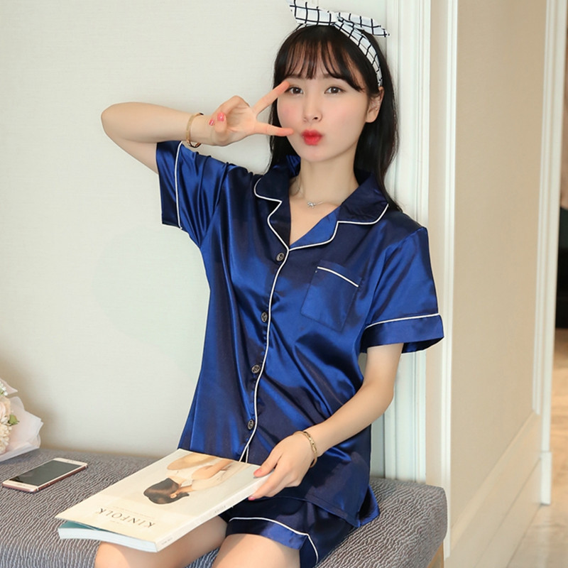 En stock pijamas de seda artificial de las mujeres de verano de manga corta de seda sexy ropa de casa delgada de dos piezas de seda de hielo pantalones cortos traje