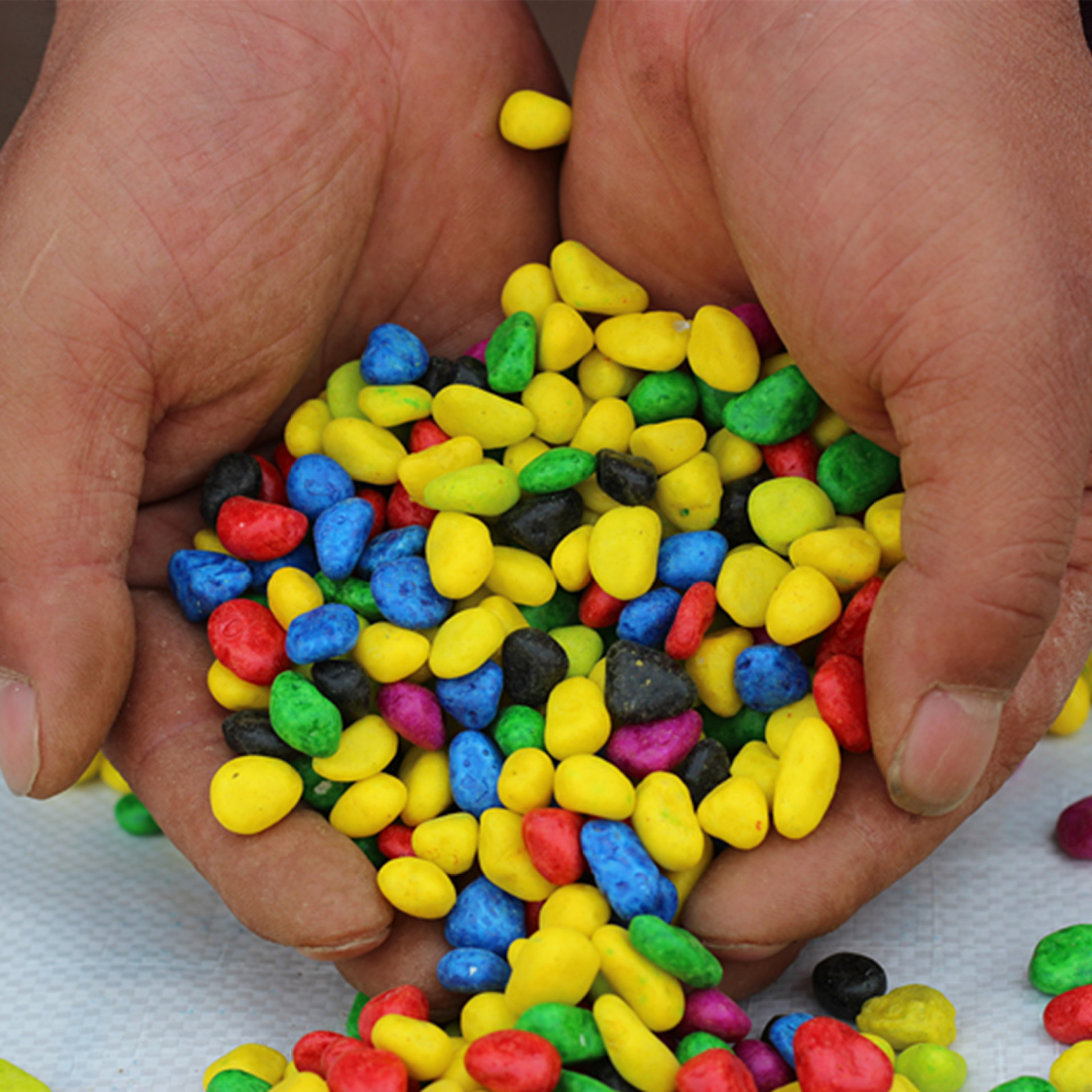 彩色石子盆栽铺面小彩石五彩石子小包装彩色鹅卵石仿真石头造景石