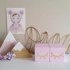 INS Nordic-style Eyelash-Shaped Solid Wood Square Decorative Item for Kids' Rooms – Trendy Soft-Furnishing Accessory