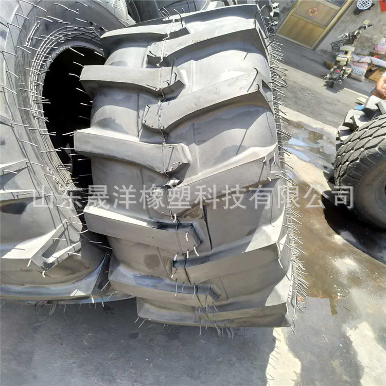 供应15-24联合收割机后轮轮胎农用轮胎R-1人字花纹轮胎拖拉机内胎