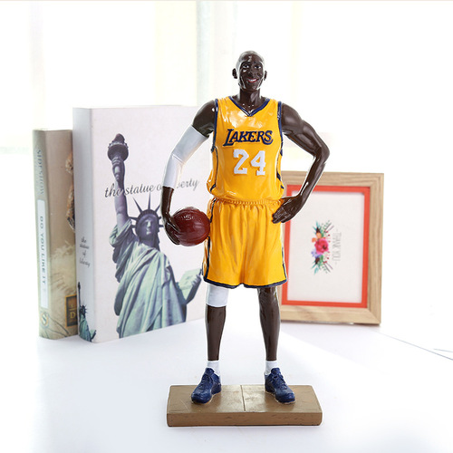 NBA Kobe Bryant action figure souvenir resin basketball decorative wholesale basketball holding action desktop ornament