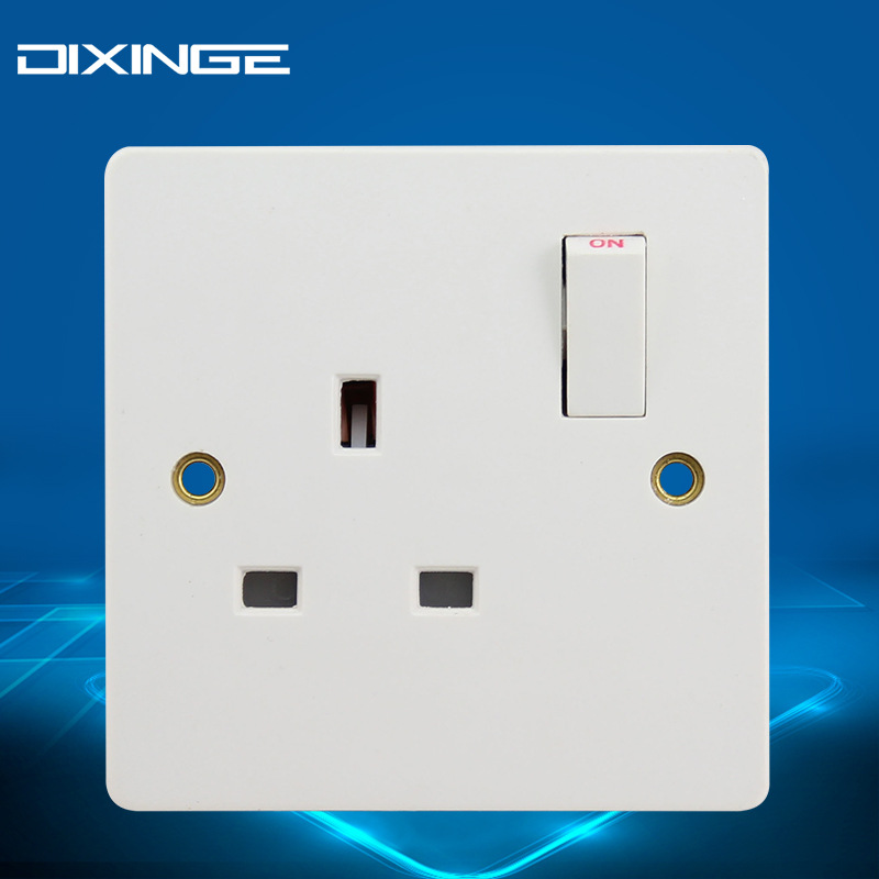 W系列86型胶木面板英标英规方三孔墙壁插座 13A英式插座带开关