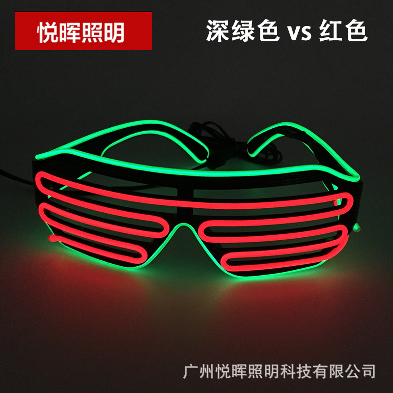Dark green outer frame+red window