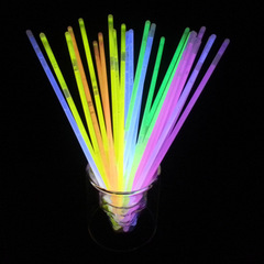 Offering standard connectors, disposable chemical fluorescent bracelets—hot-selling colorful glow sticks and light-up wands for concerts, perfect for street stalls!