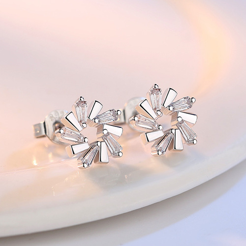 Internet celebrity fashion Korean version of Ice Crystal Flower Love trapezoidal zircon white copper silver plated earrings women's ear jewelry wholesale