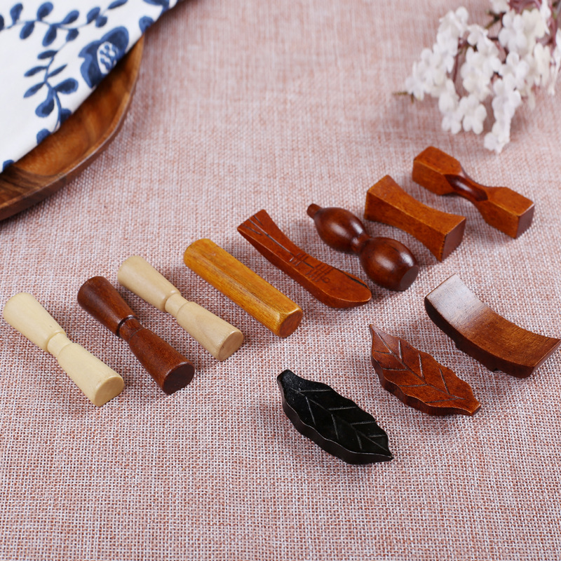 Titular de palillos de madera de primera clase creativo directo de fábrica titular de palillos de dibujos animados occidentales restaurante titular de palillos irregulares en stock