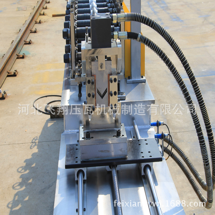 角钢辊压成型机 龙骨式角钢成型设备 压瓦机械设备厂家