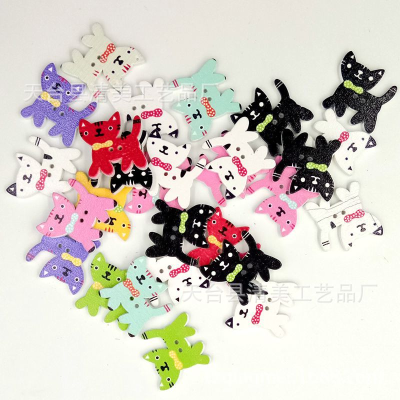 Lindo gatito sobre fondo blanco pintado lindo gato animal forma botón de madera 50 por paquete
