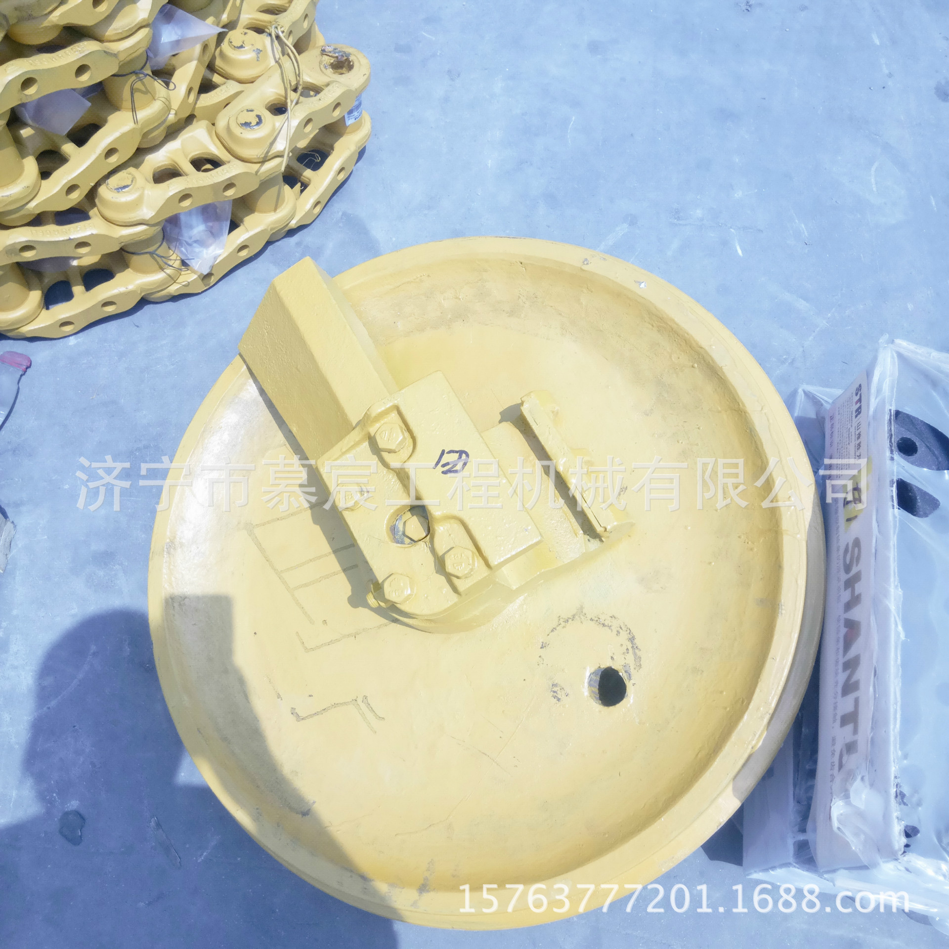 厂家长期供应适用于山推SD22推土机引导轮大总成  四轮一带