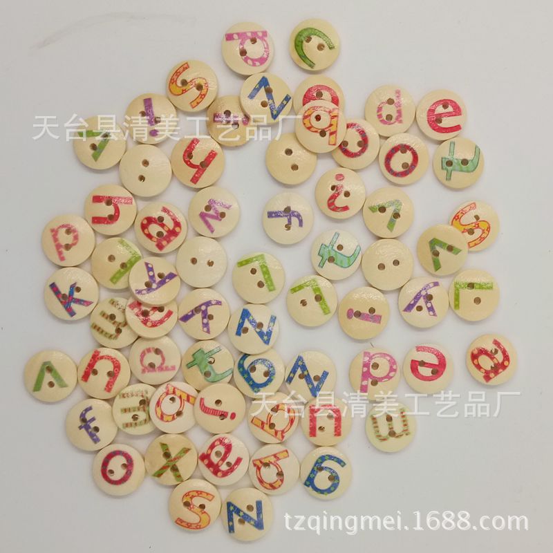 Botón redondo de dos ojos de 15mm Color de madera 26 letras Botón de madera mixto 100 piezas por paquete