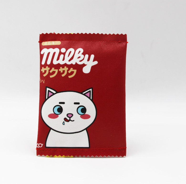 작은 흰 고양이