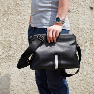 Factory wholesale men's shoulder bag leisure messenger bag Korean men's backpack sports riding change storage backpack