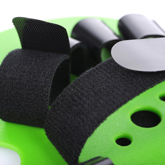 Finger board for the elderly, finger board, finger device, separation equipment, finger rehabilitation device