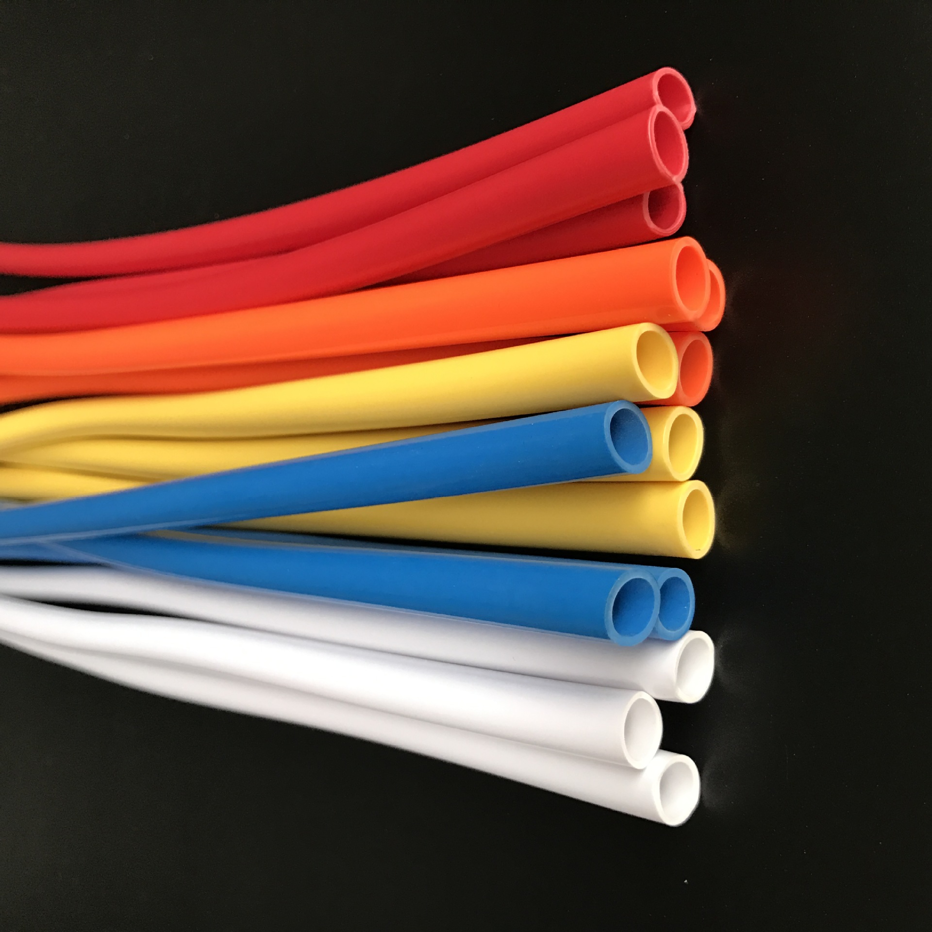 供应彩色PVC软管  PVC透明管  PVC实心管  PVC磨砂管 PVC套管