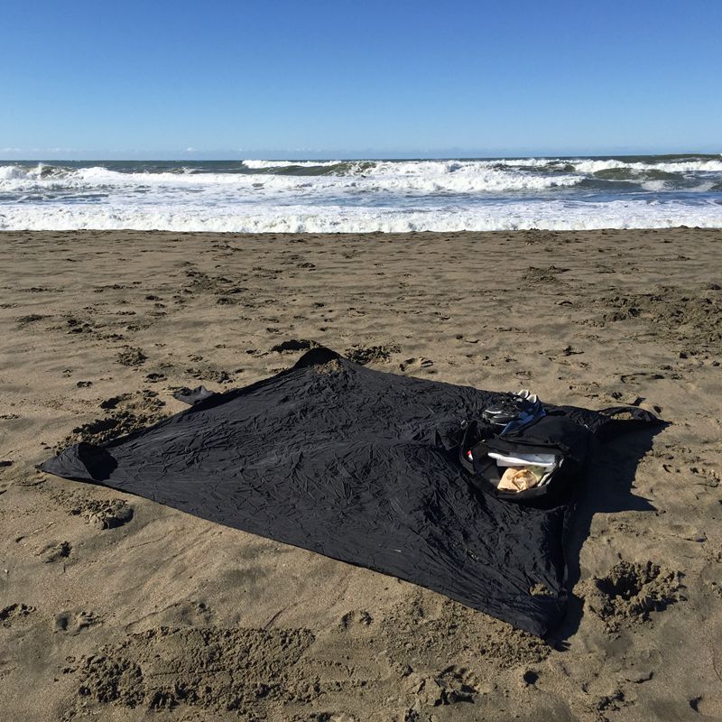 Waterproof beach mat raincoat sand-proof picnic mat tent Cape export multi-functional nylon poncho Waterproof beach mat raincoat sand-proof picnic mat tent Cape export multi-functional nylon poncho